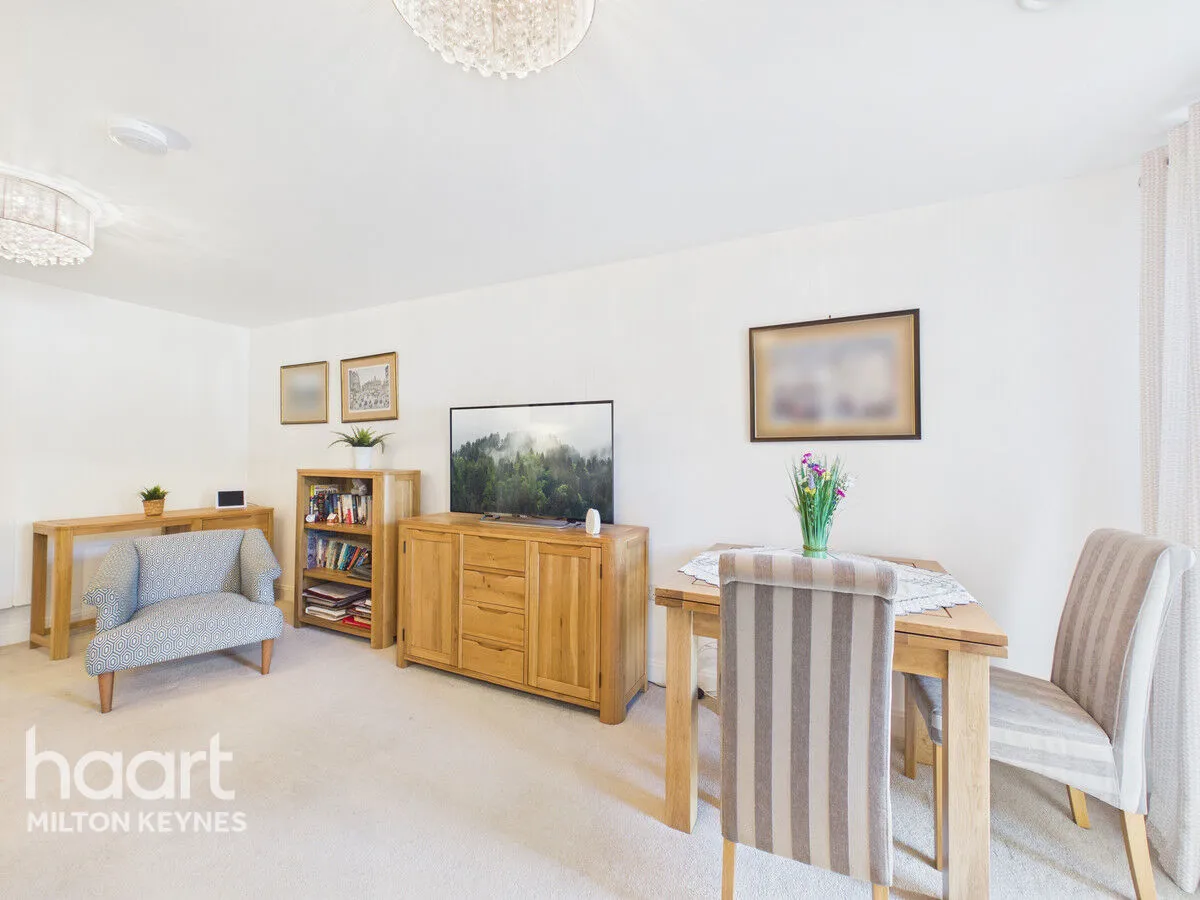 Hindhead Knoll, Walnut Tree, MK7, photo 4