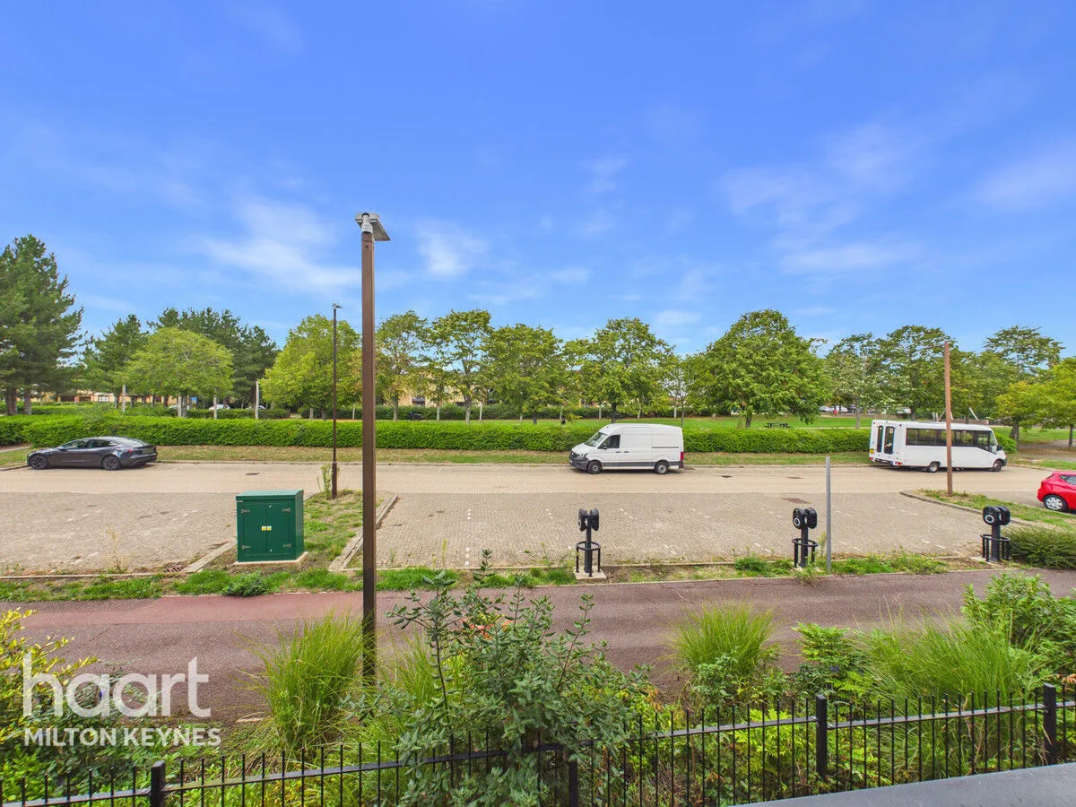 Hindhead Knoll, Walnut Tree, MK7, photo 10