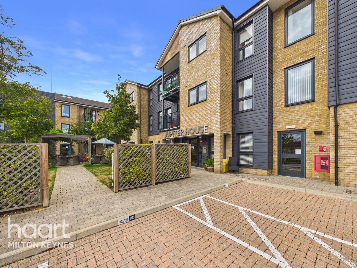 Hindhead Knoll, Walnut Tree, MK7, photo 12