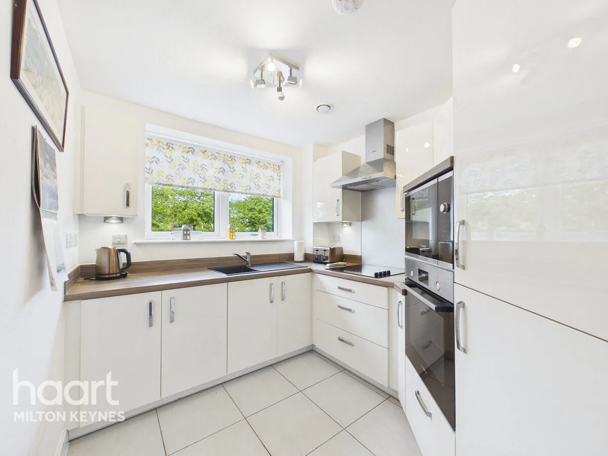 Hindhead Knoll, Walnut Tree, MK7, photo 6