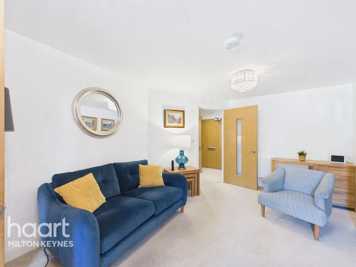 Hindhead Knoll, Walnut Tree, MK7, photo 3