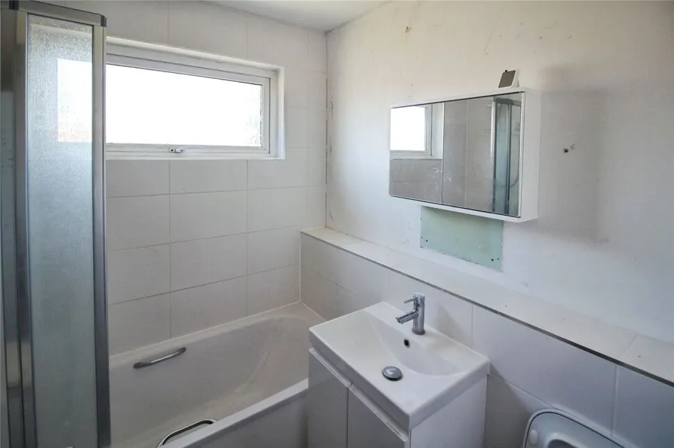Verdi Close, Hampshire, RG22, photo 7