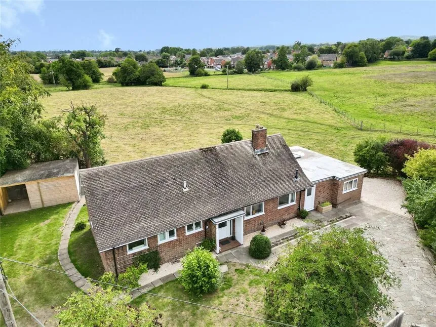 3 bed house for sale — Church Street, Whittington, Shropshire, SY11