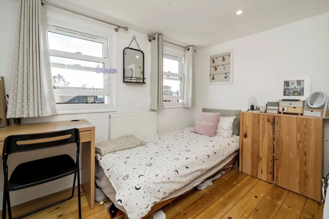 Green Lane, W7, photo 7