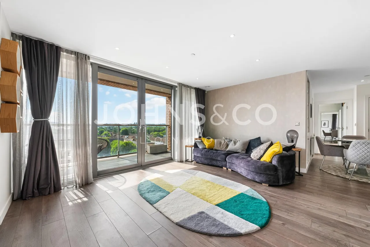 2 bed flat for sale, Heritage Tower, Canary Wharf, E14