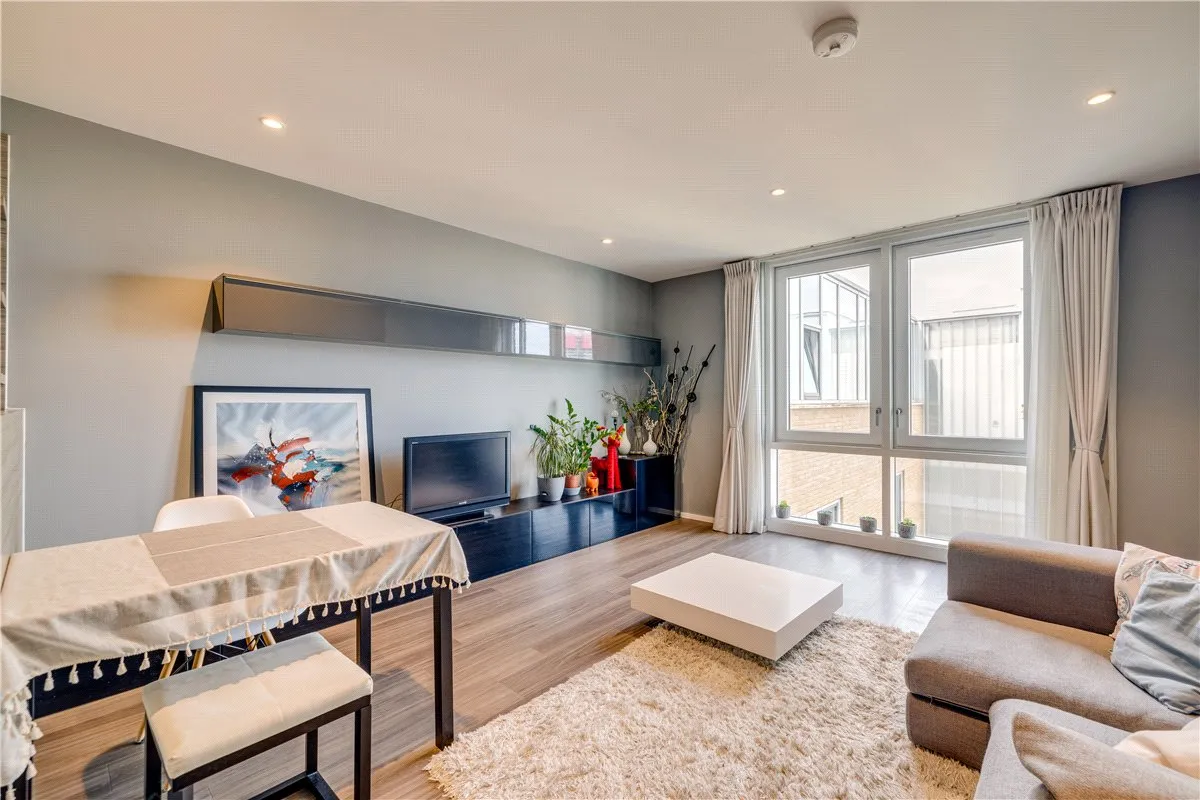 1 bed flat for sale, Spectrum Way, London, SW18