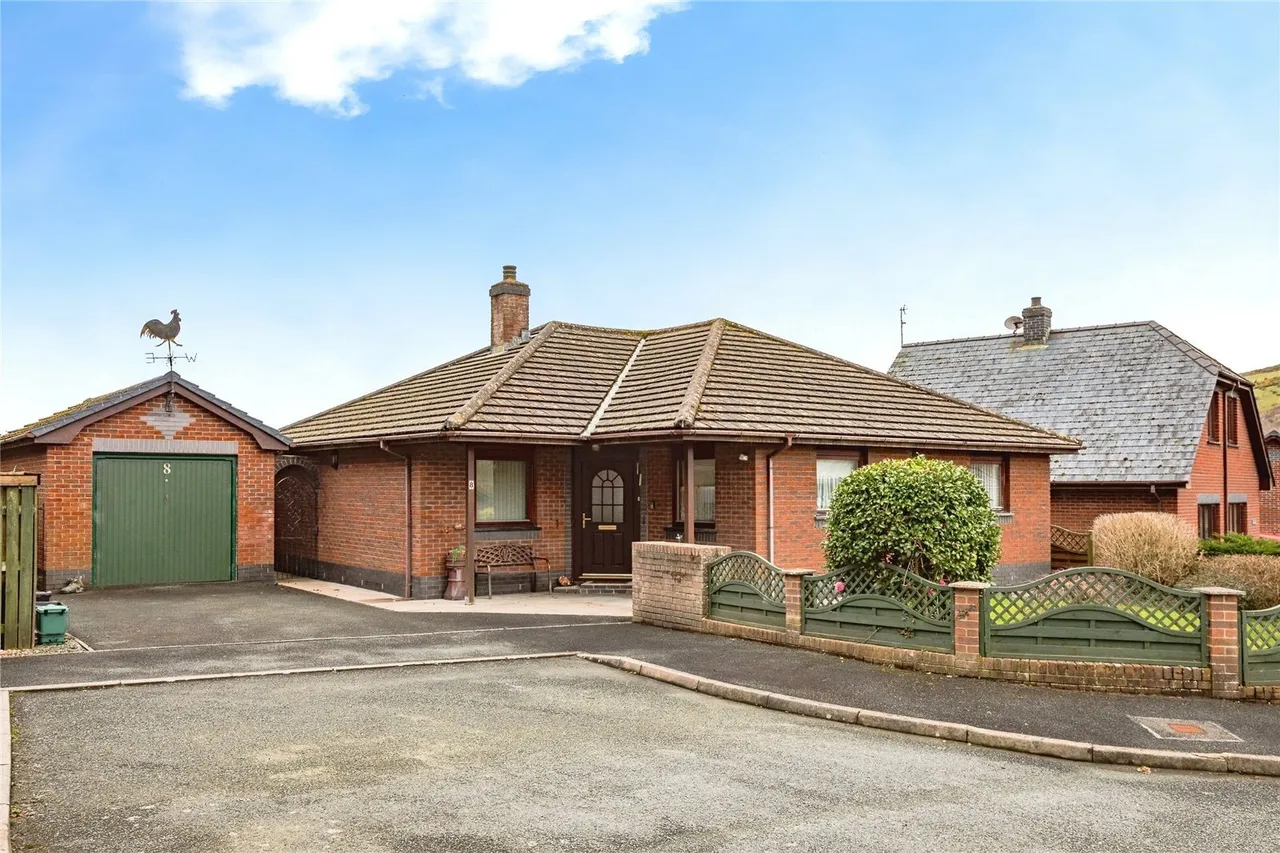 2 bed house for sale, Clos Allt Fach, Llanrhystud, SY23