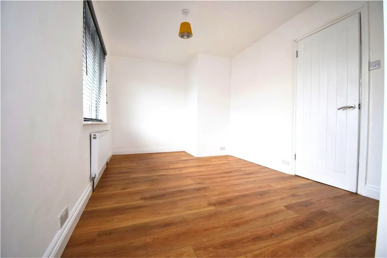Roberts Road, Aldershot, Hampshire, GU12 4RB, photo 5