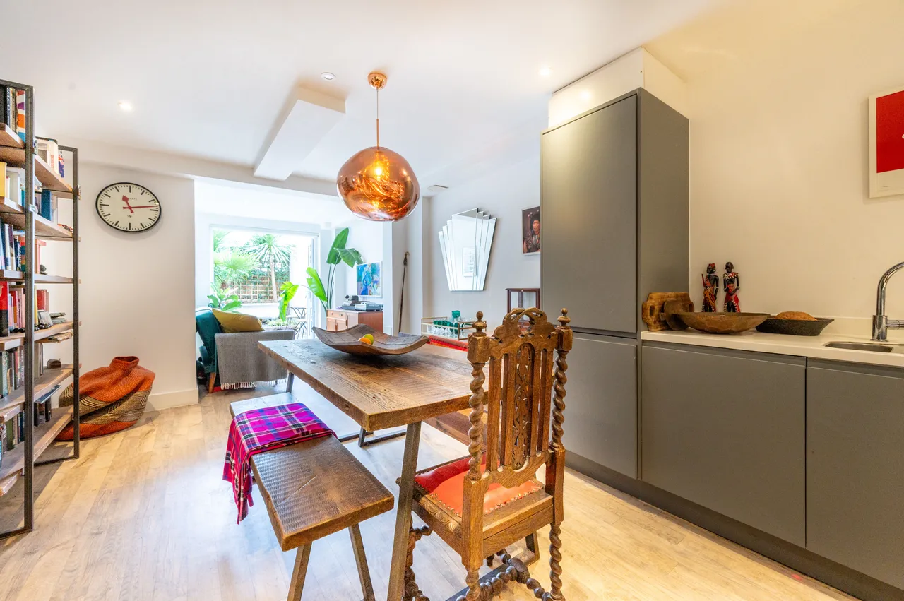 2 bed flat for sale — 17 Kempton Mews, LONDON