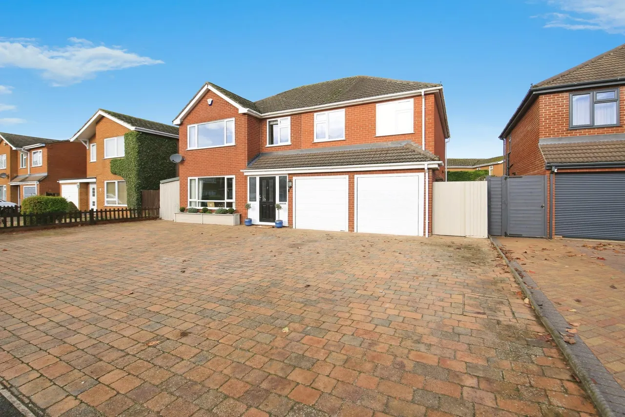 5 bed house for sale, Hatt Close, Moulton, PE12