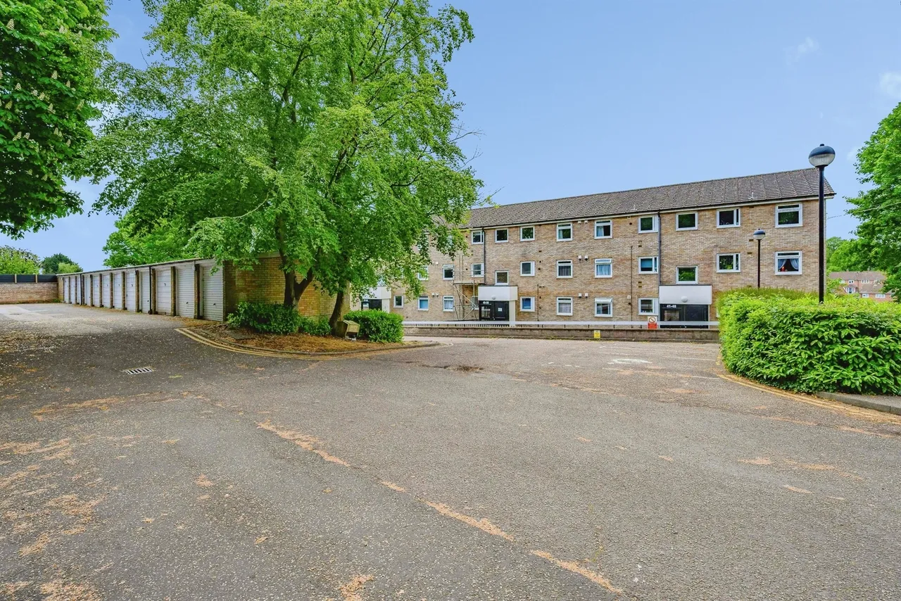2 bed flat for sale — The Cornfields, Hemel Hempstead
