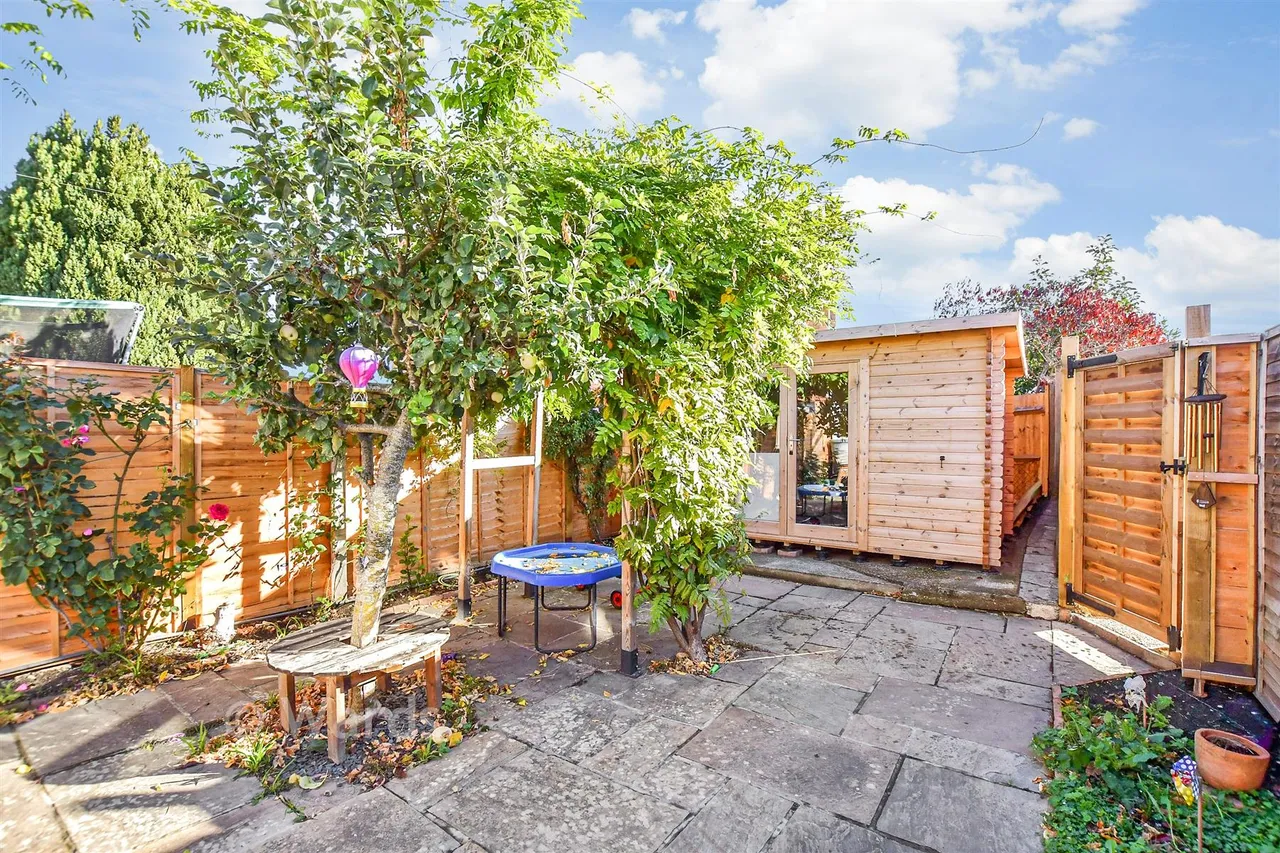 Fuggles Close, Paddock Wood, TN12, photo 10