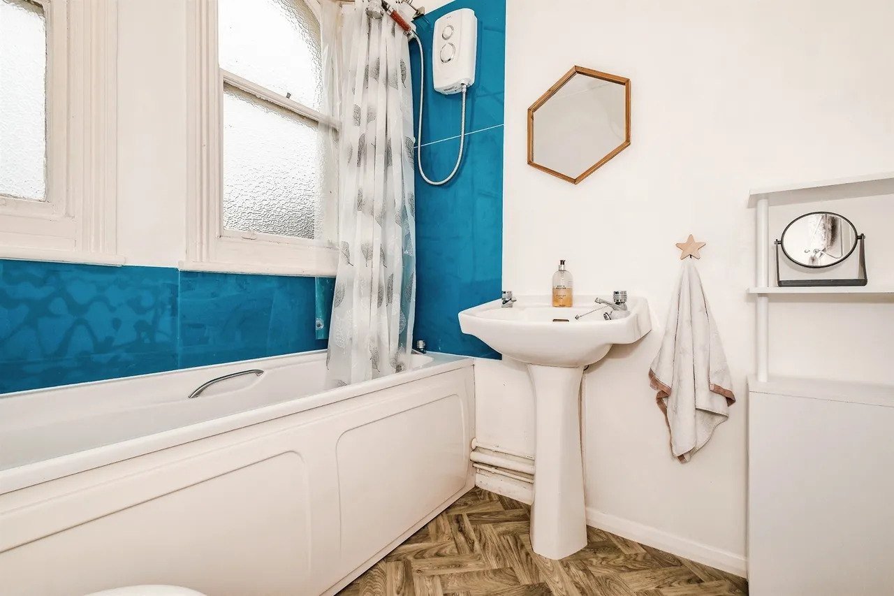 Farncombe Road, Worthing, BN11, photo 13