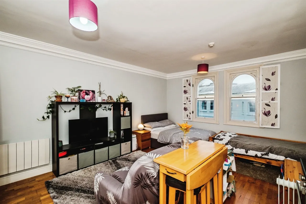 Farncombe Road, Worthing, BN11, photo 2