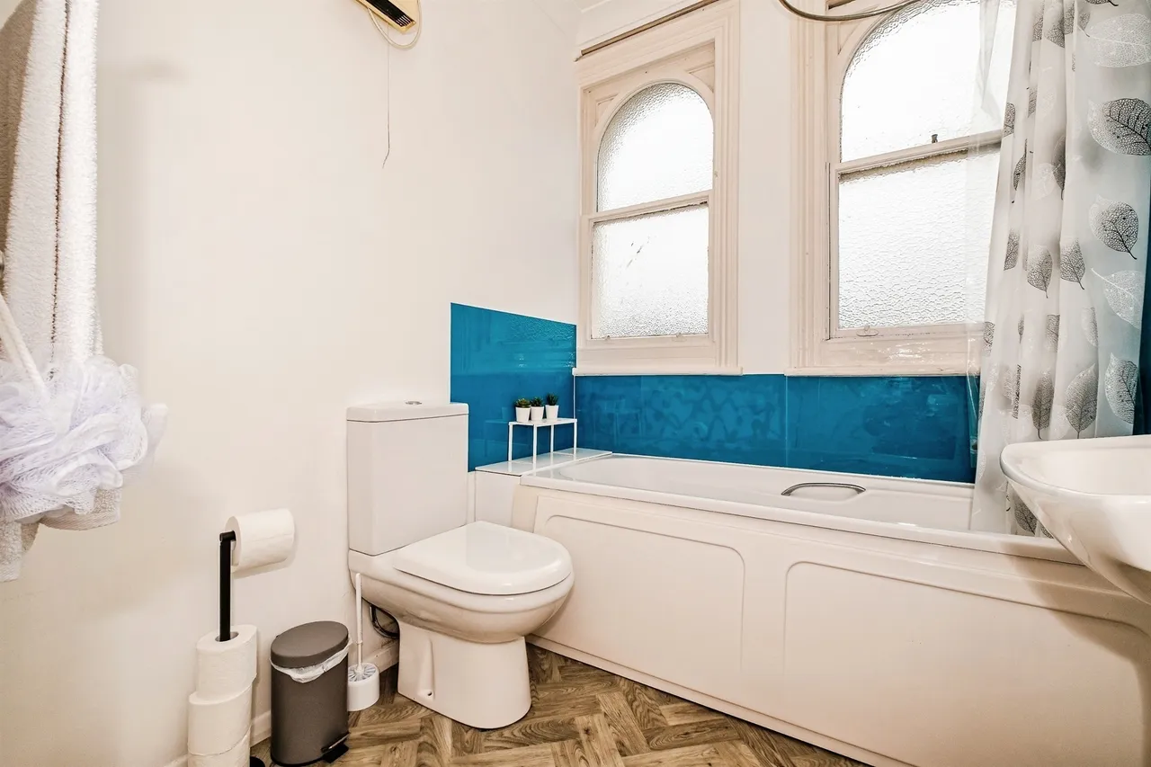 Farncombe Road, Worthing, BN11, photo 12