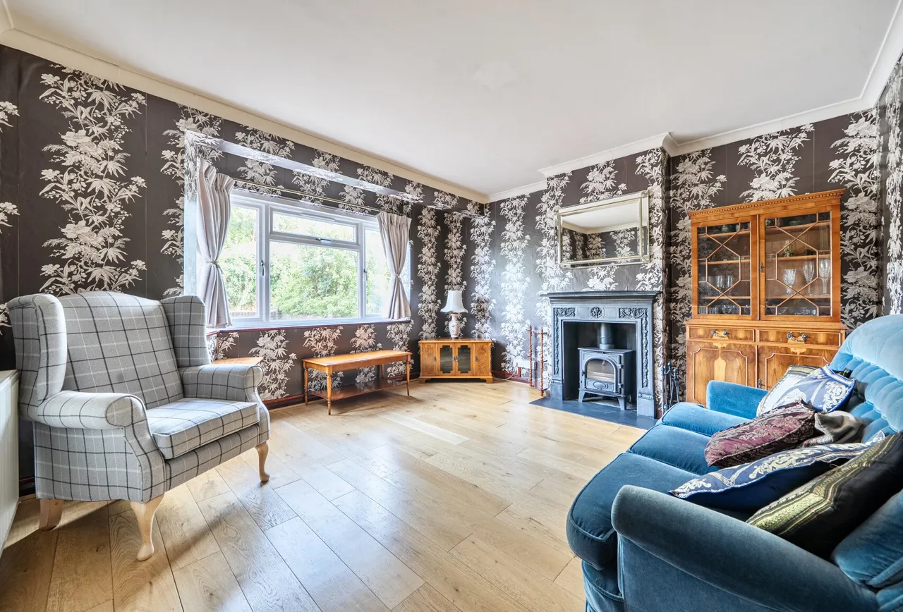 Dovers Green Road, Reigate, RH2 8BT, photo 2
