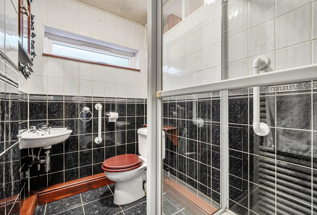 Dovers Green Road, Reigate, RH2 8BT, photo 9