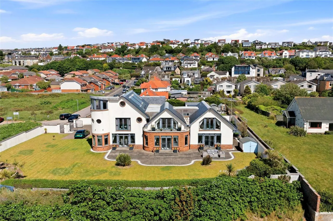 Hyndman Road, Seamill, KA23, photo 32
