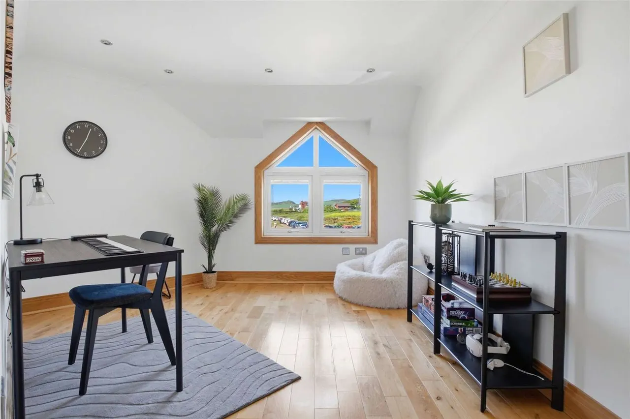 Hyndman Road, Seamill, KA23, photo 26