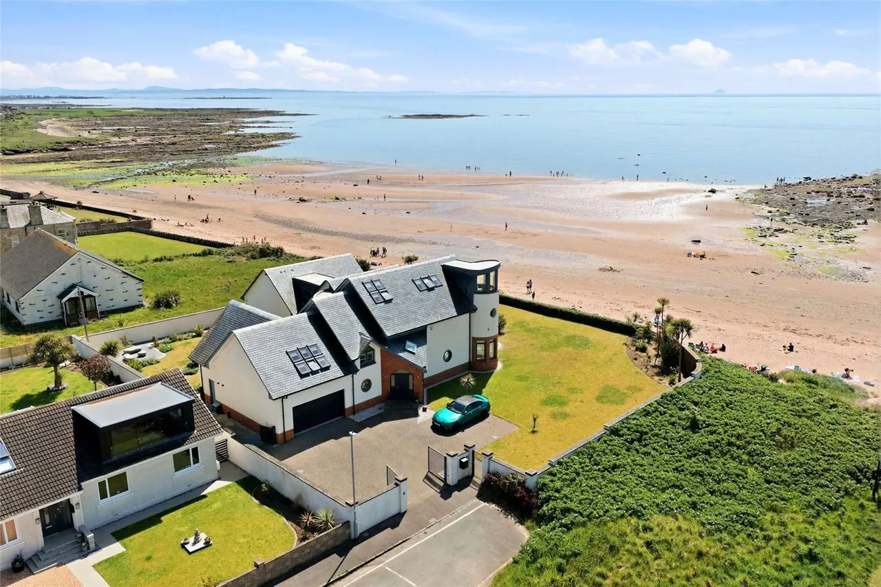 Hyndman Road, Seamill, KA23, photo 2
