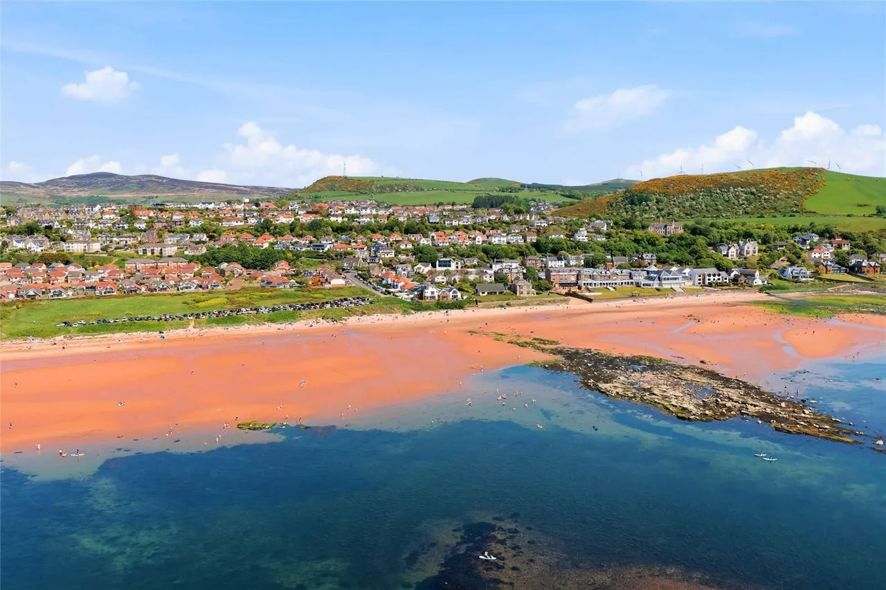 Hyndman Road, Seamill, KA23, photo 34