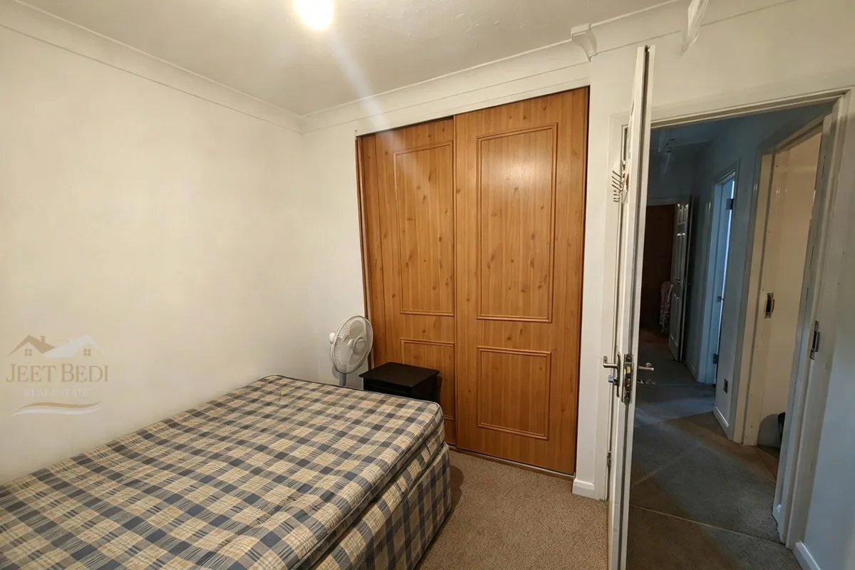 Montrose Close, Ashford, TW15, photo 8