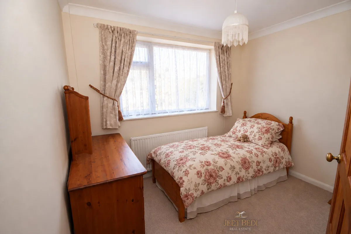 Montrose Close, Ashford, TW15, photo 11
