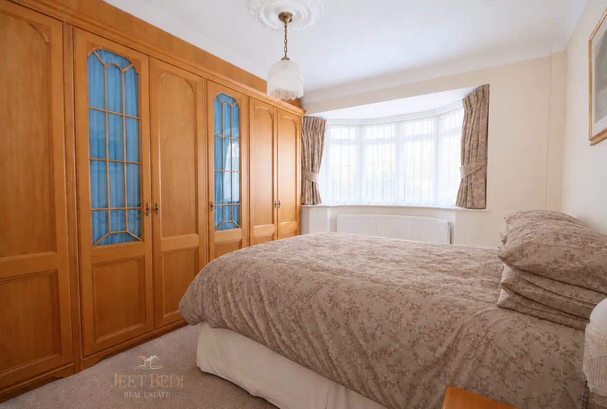 Montrose Close, Ashford, TW15, photo 13