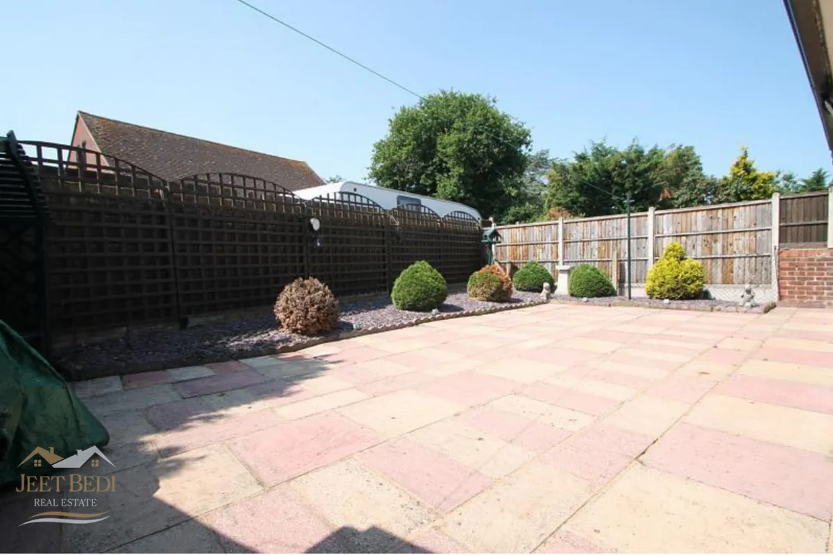Montrose Close, Ashford, TW15, photo 14