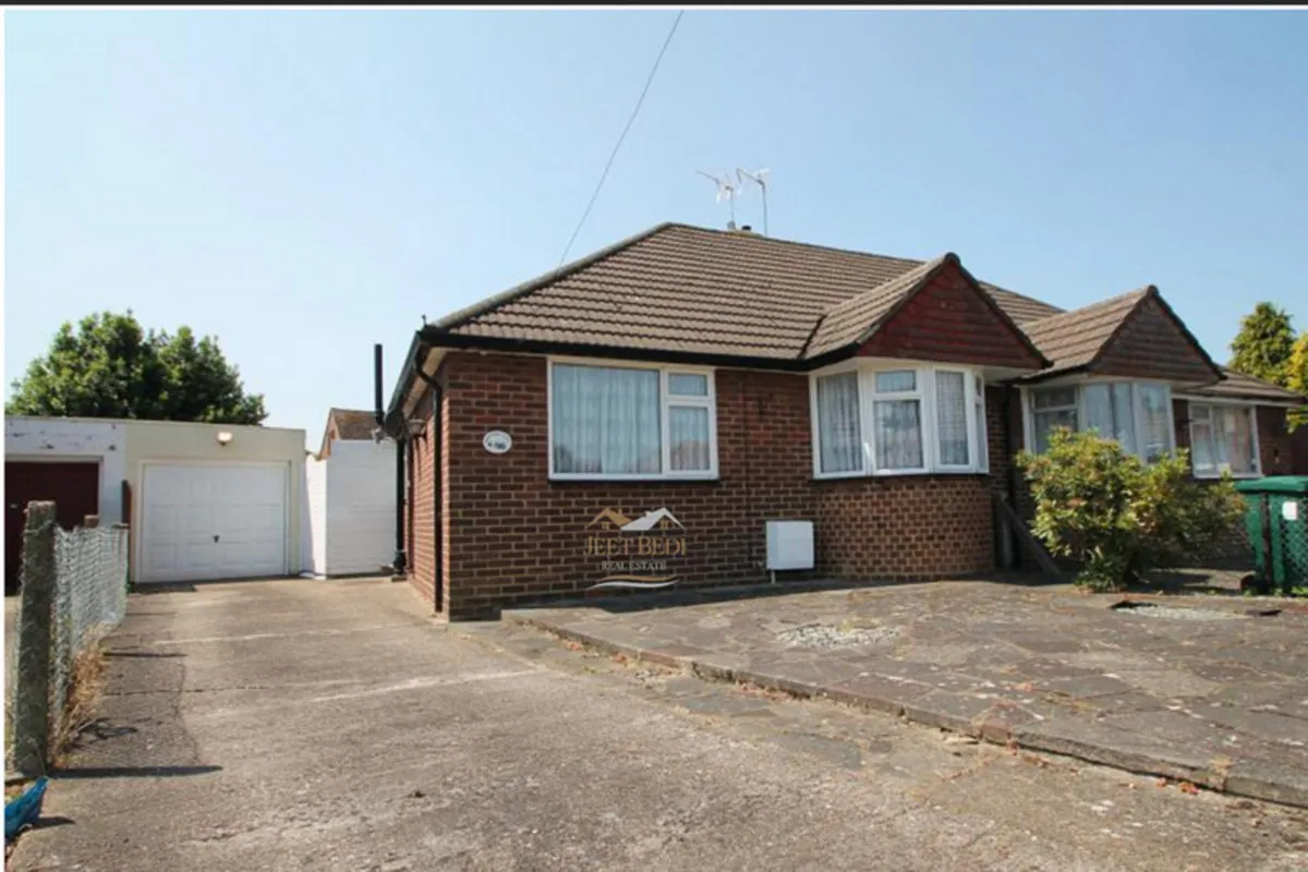 Montrose Close, Ashford, TW15, photo 2