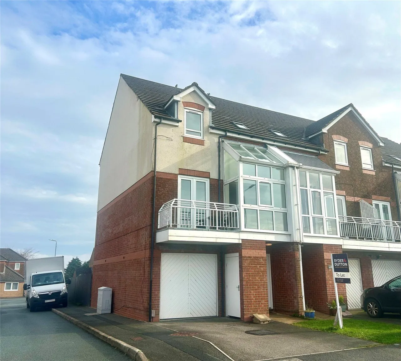 4 bed house to rent, Heathmoor Park Road, Illingworth, HX2