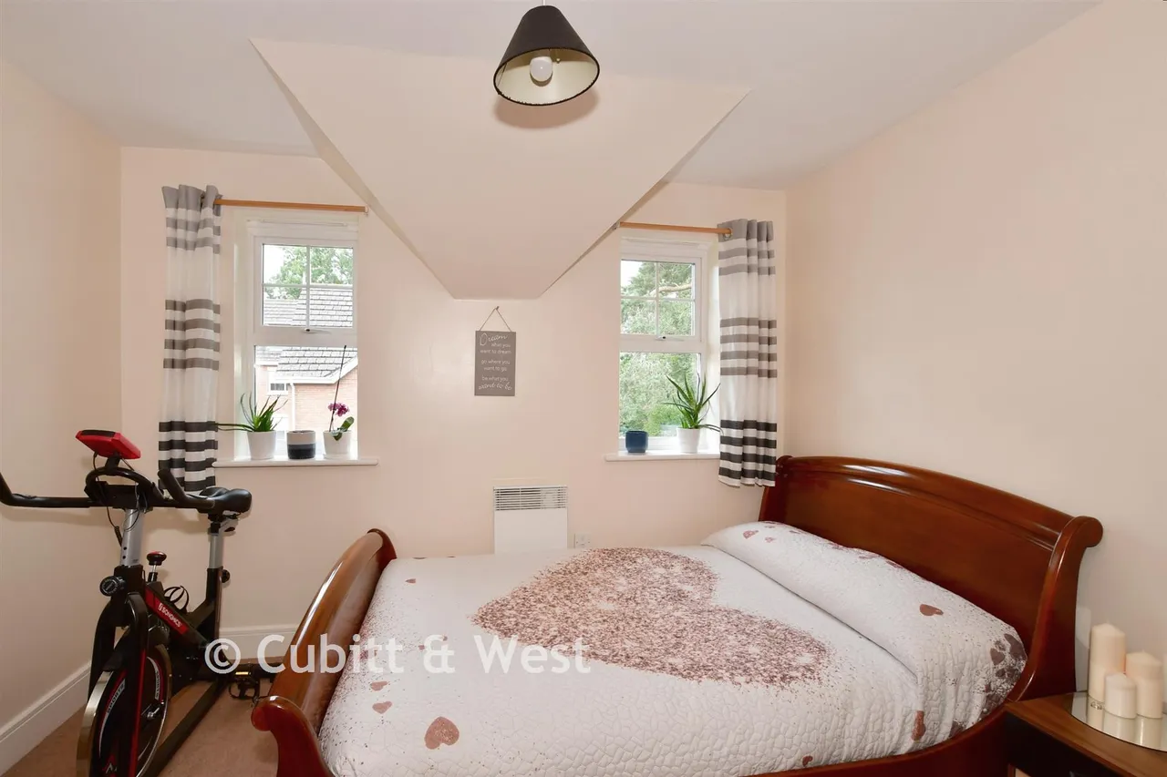 Worth Park Avenue, Crawley, RH10, photo 9
