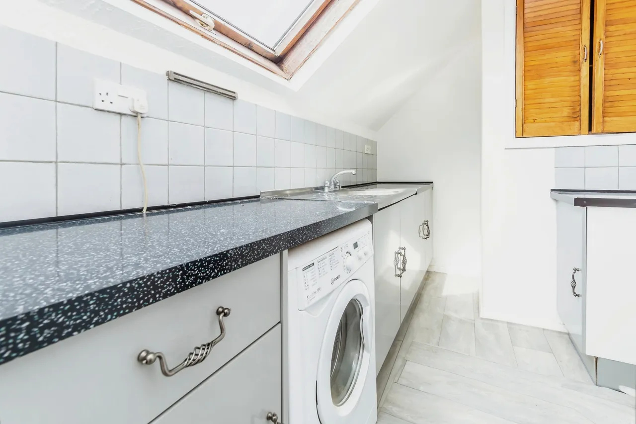 Brighton Road, Purley, CR8, photo 15