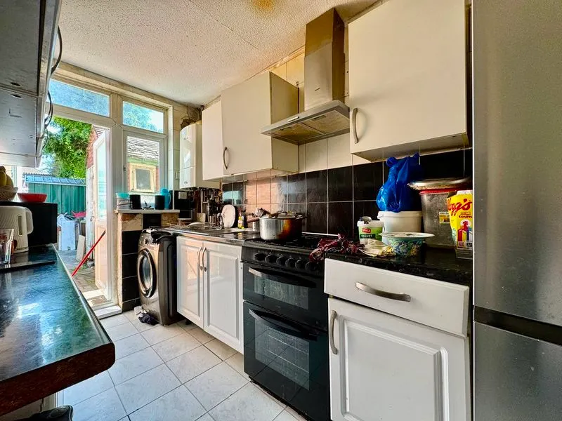 Wickstead Avenue, Luton LU4 9DP, photo 4