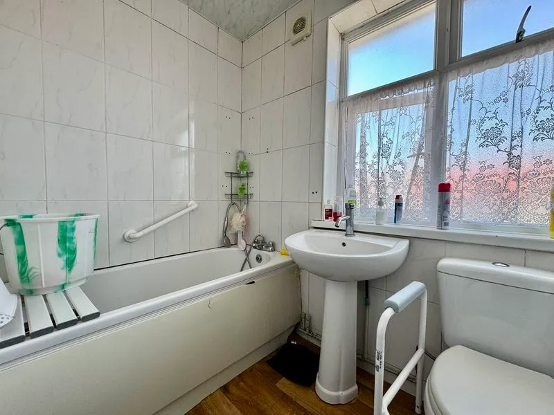 Wickstead Avenue, Luton LU4 9DP, photo 9