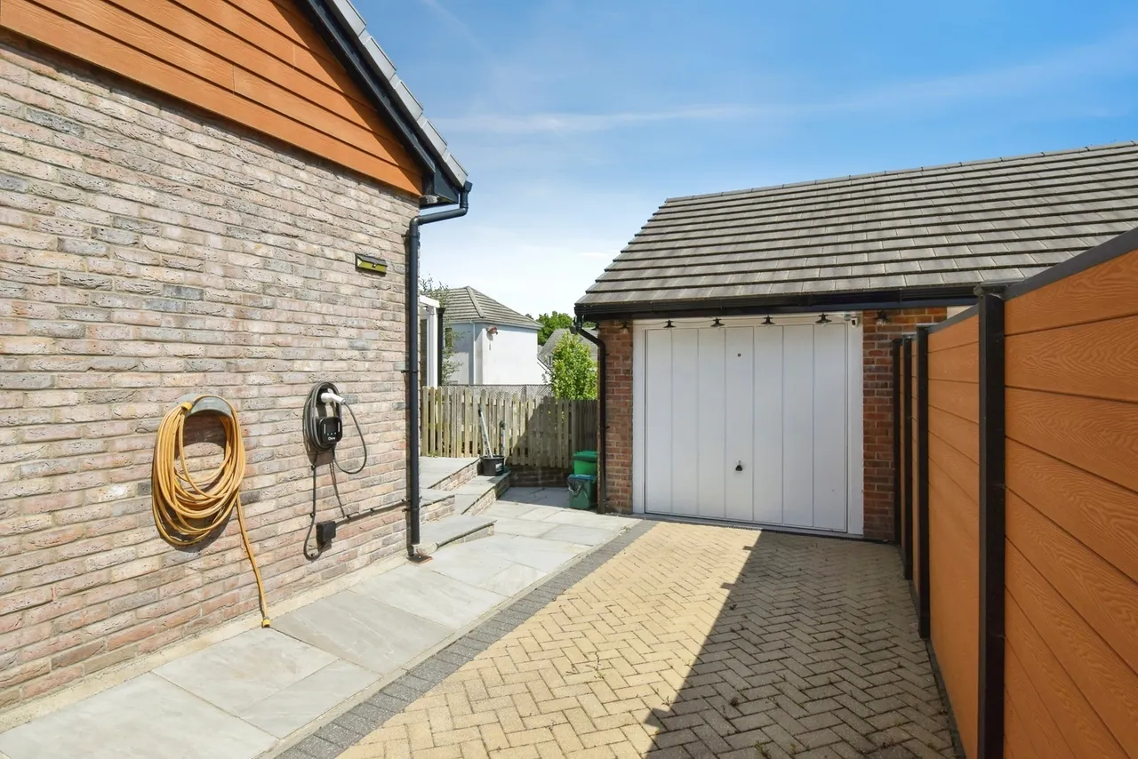 Llys Tirnant, Fforest Fach, SA18, photo 19