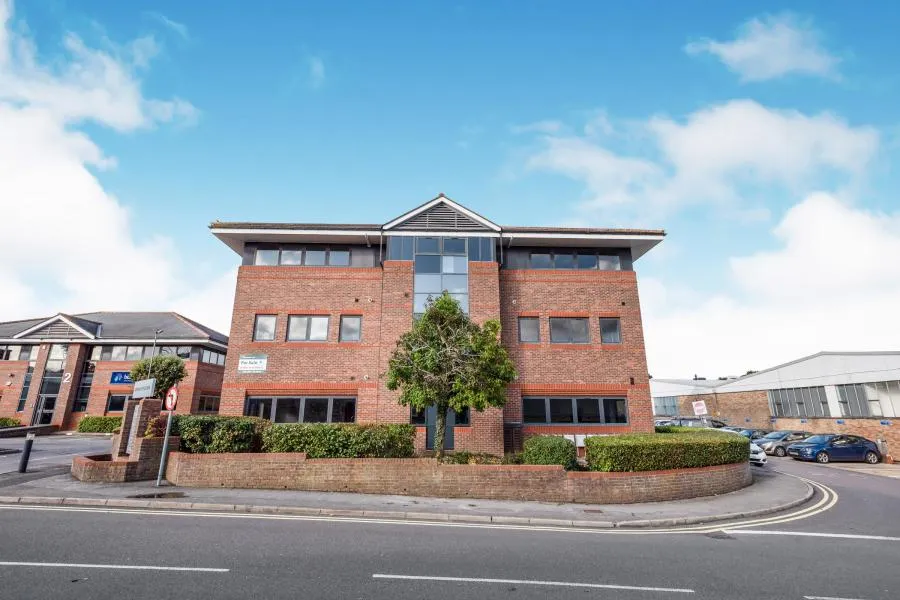 2 bed flat to rent, Osborn Way, Hook, RG27