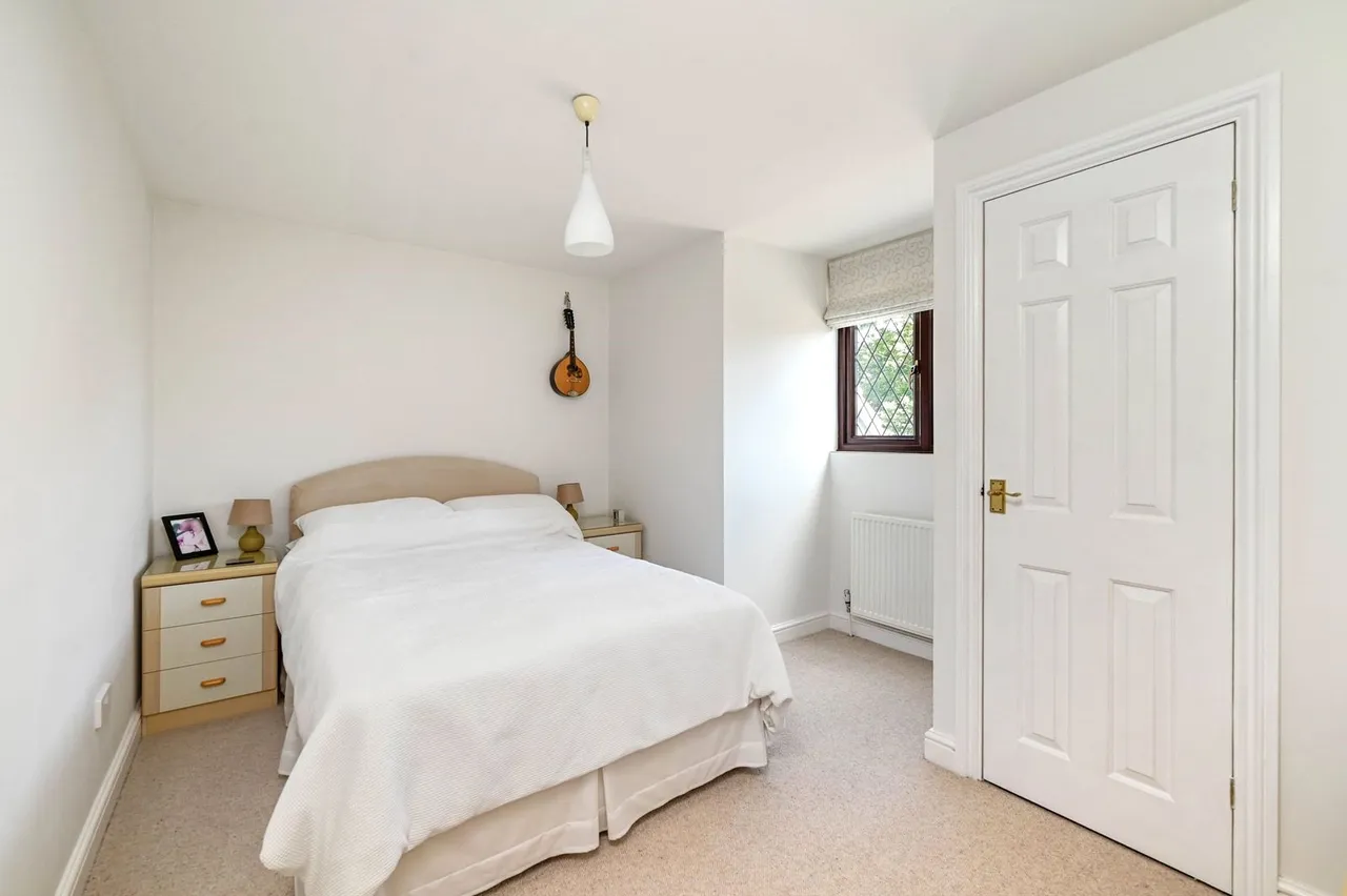Fernhill Road, Farnborough, Hampshire, GU14 9RZ, photo 15