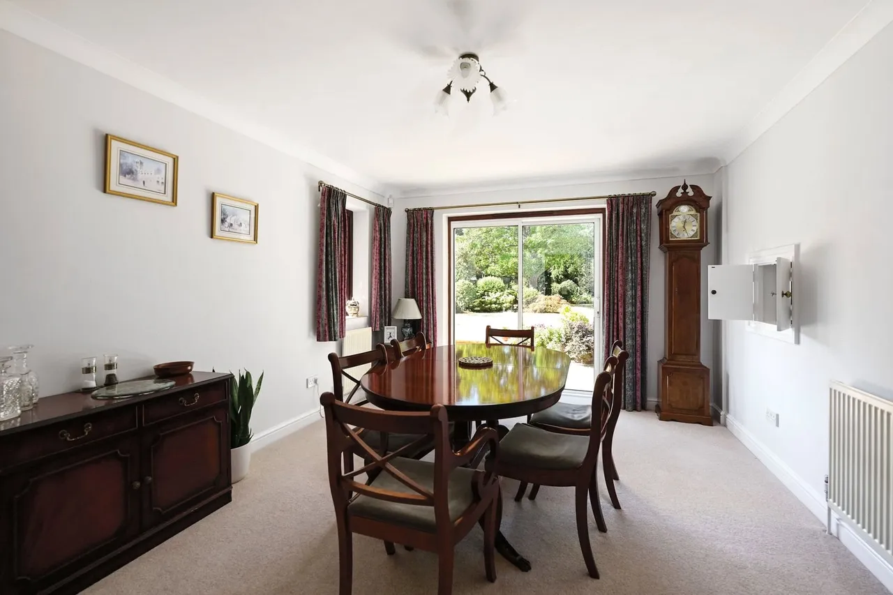 Fernhill Road, Farnborough, Hampshire, GU14 9RZ, photo 4