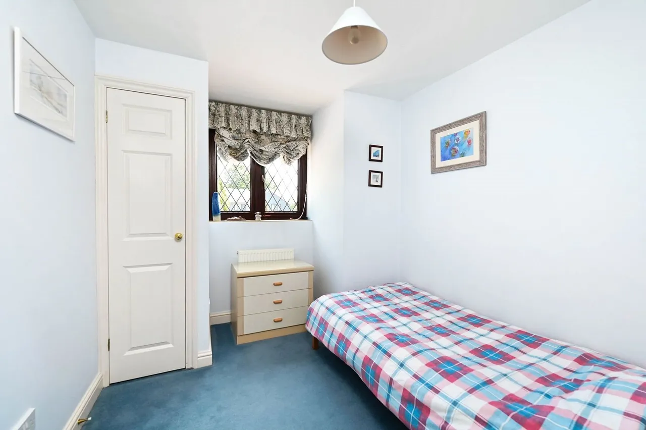 Fernhill Road, Farnborough, Hampshire, GU14 9RZ, photo 11