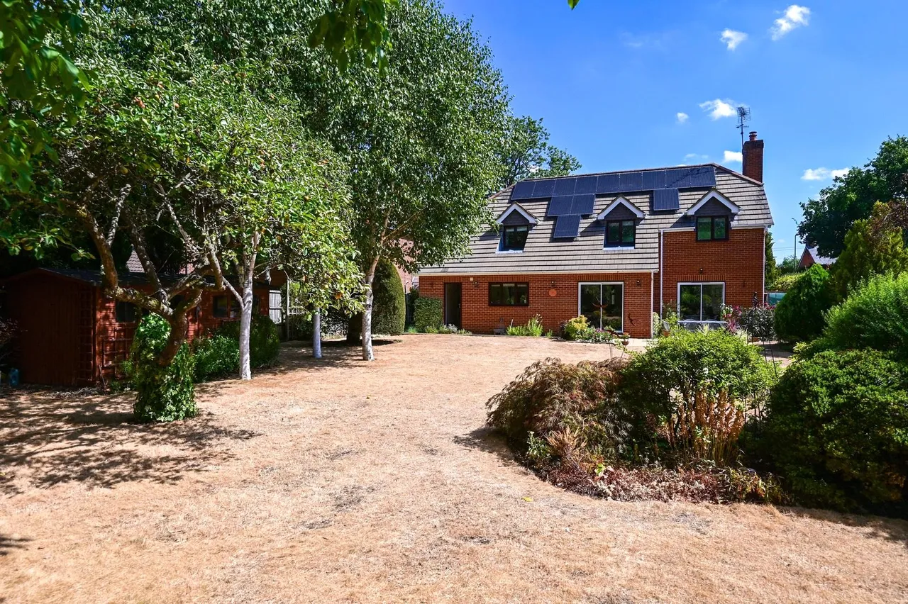 Fernhill Road, Farnborough, Hampshire, GU14 9RZ, photo 8