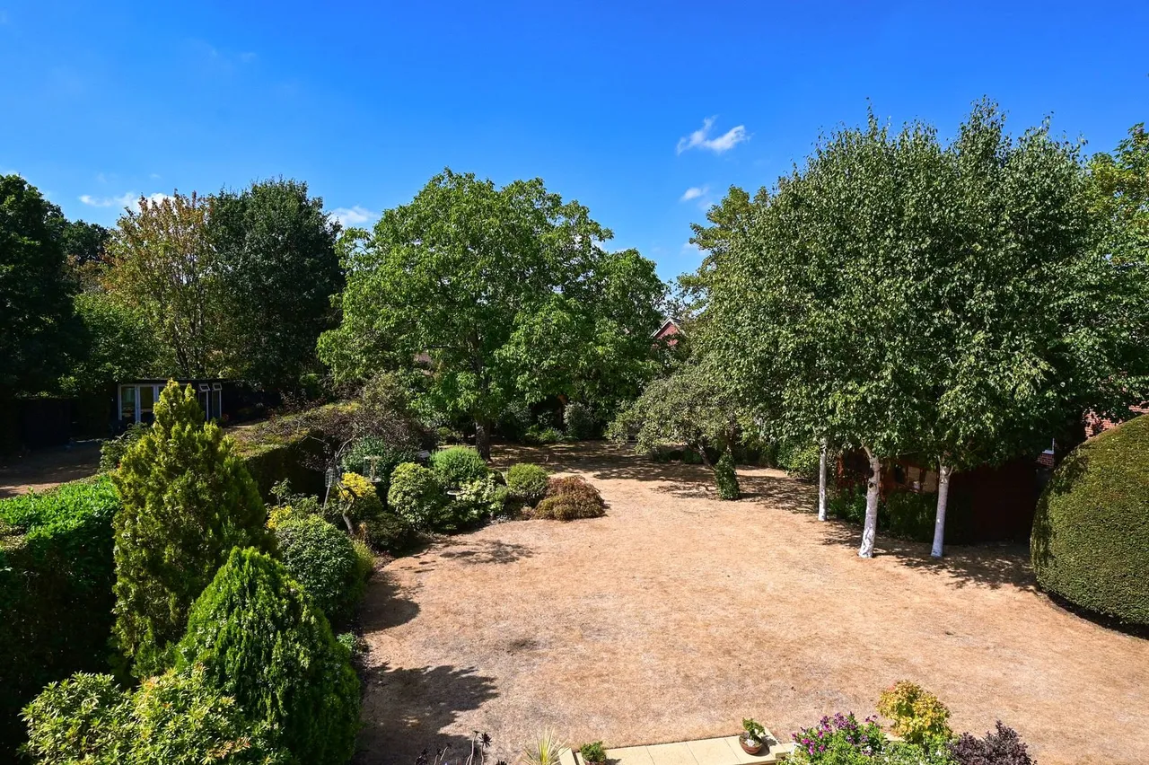 Fernhill Road, Farnborough, Hampshire, GU14 9RZ, photo 10