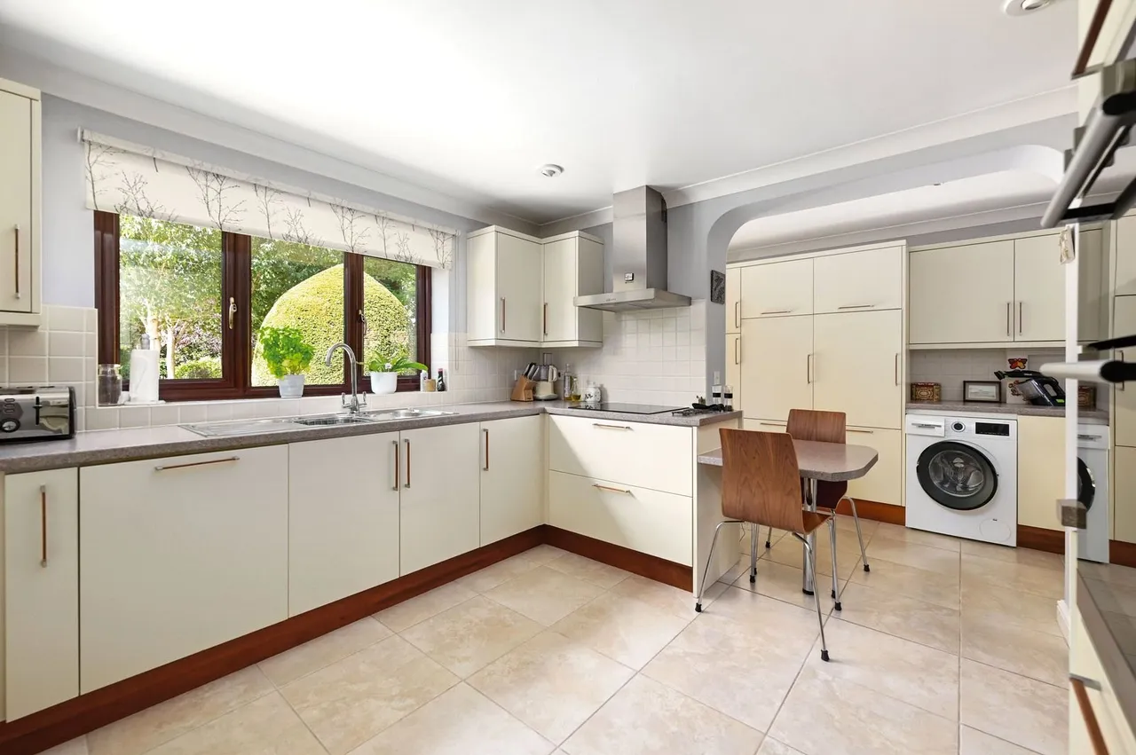 Fernhill Road, Farnborough, Hampshire, GU14 9RZ, photo 5
