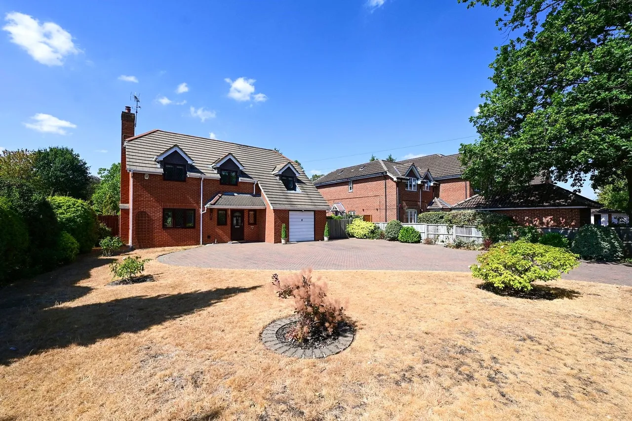Fernhill Road, Farnborough, Hampshire, GU14 9RZ, photo 13