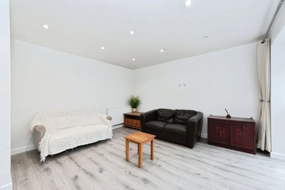 Lampton Road, Hounslow, TW3, photo 2