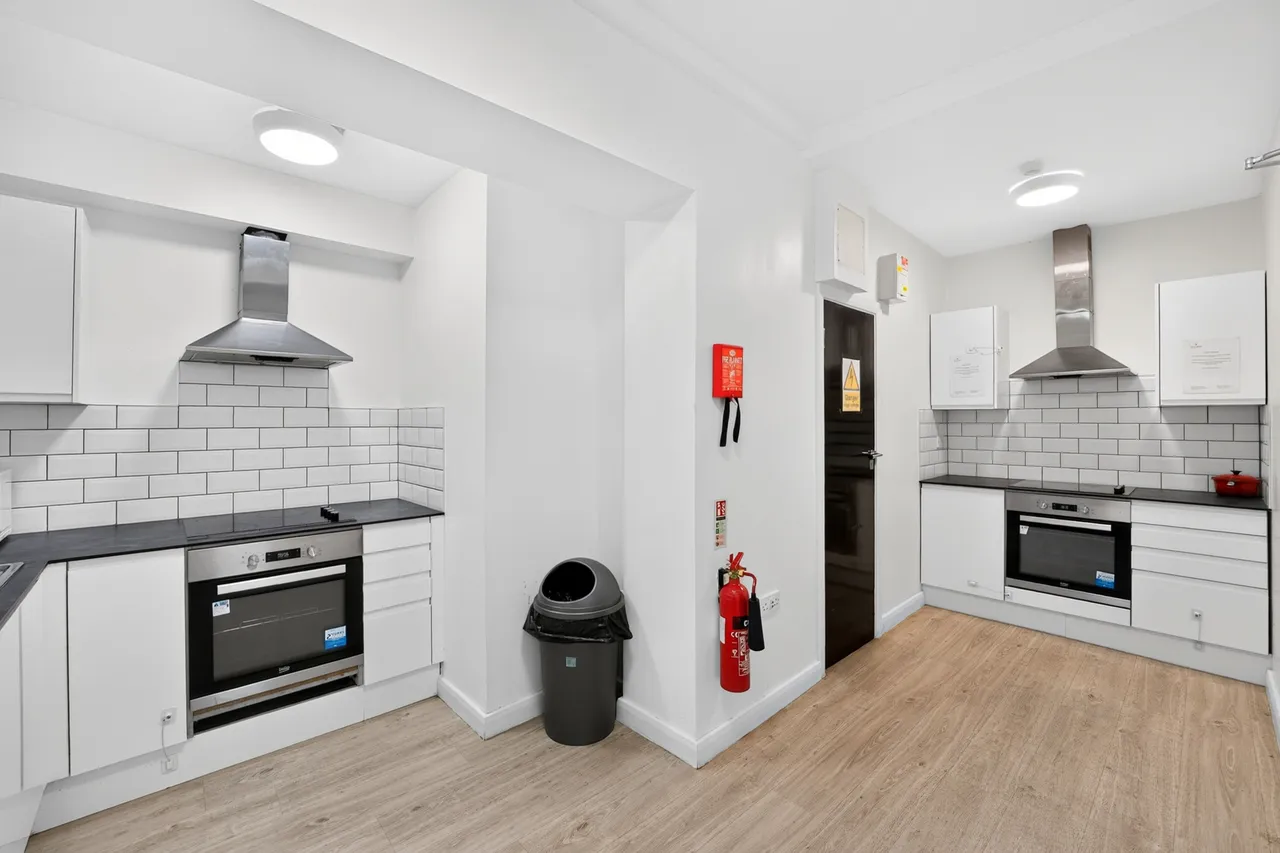 Coldharbour Lane, London, SW9, photo 6