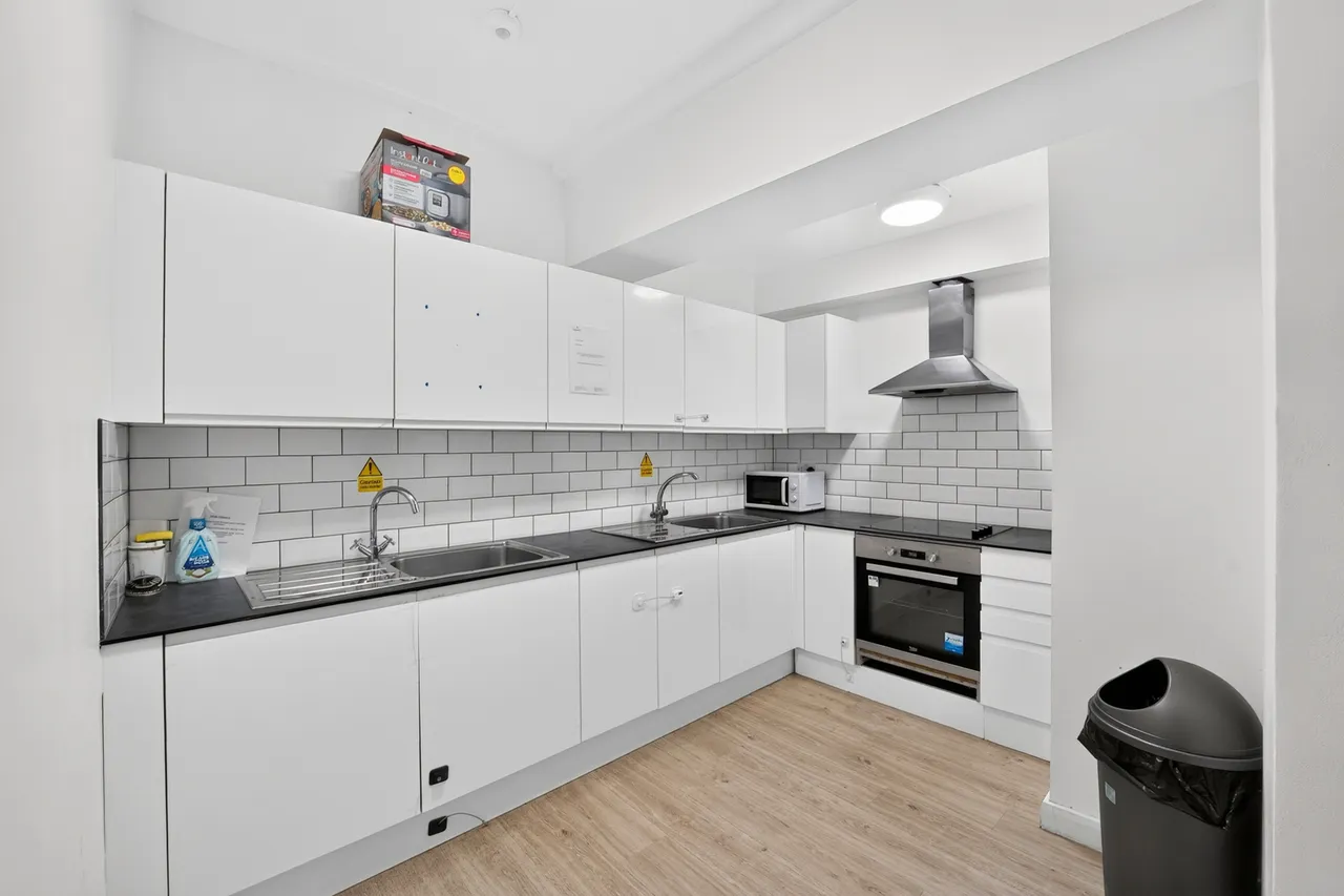 Coldharbour Lane, London, SW9, photo 5
