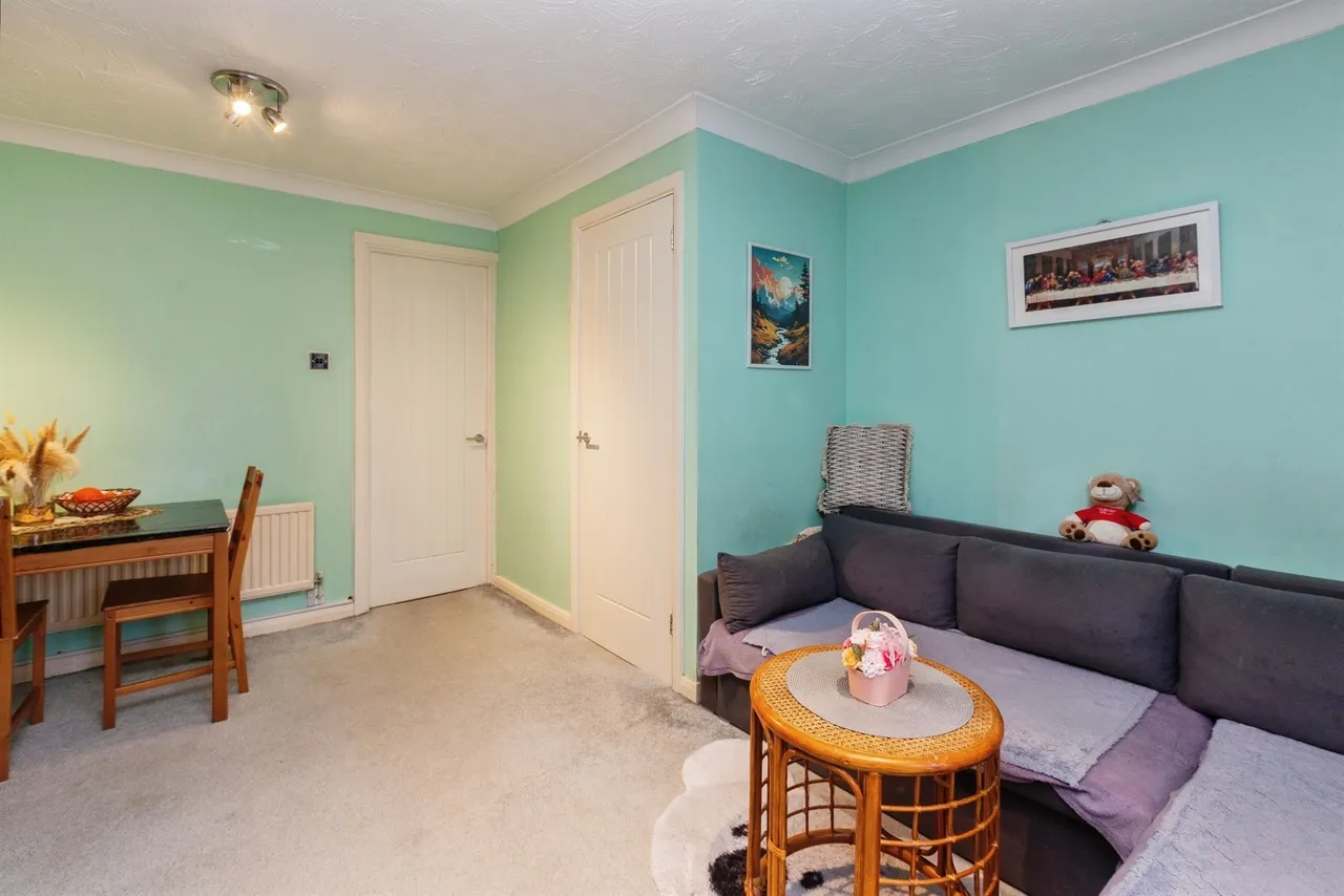 Pearson Close, Aylesbury, HP19, photo 4