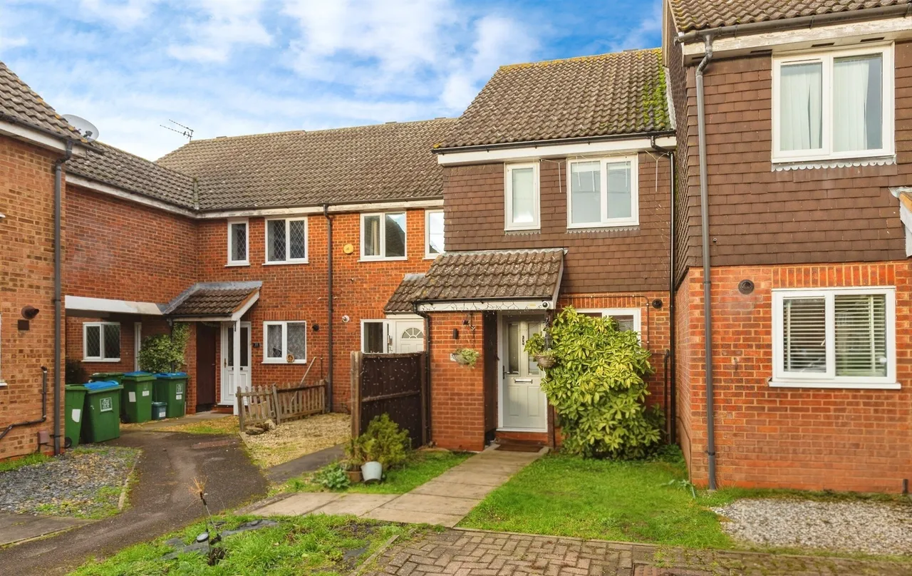 2 bed house for sale, Pearson Close, Aylesbury, HP19