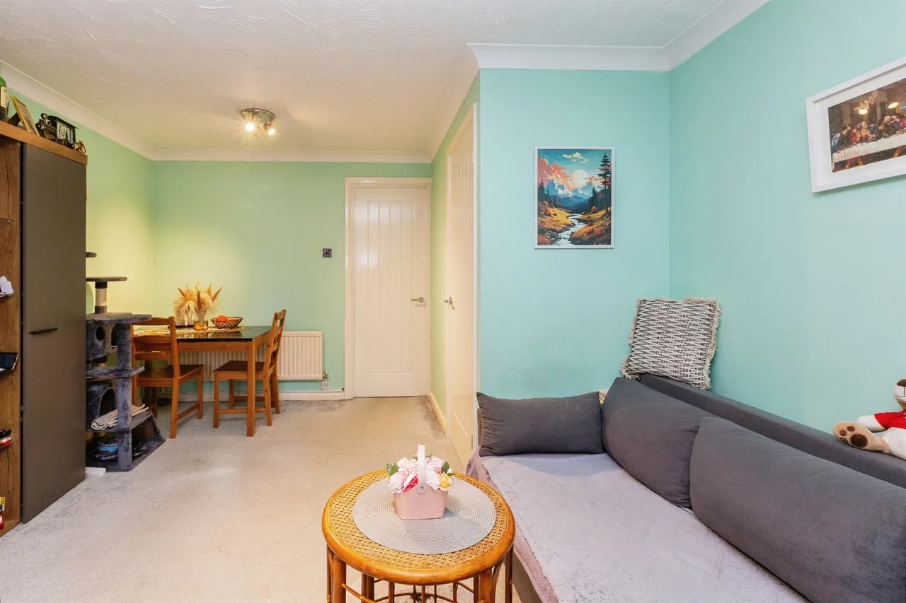 Pearson Close, Aylesbury, HP19, photo 5